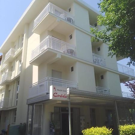 B&B - Meuble' - Hotel " Cordiale " 米萨诺阿德里亚蒂科 外观 照片
