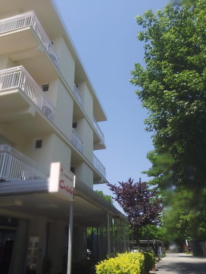 B&B - Meuble' - Hotel " Cordiale " 米萨诺阿德里亚蒂科 外观 照片