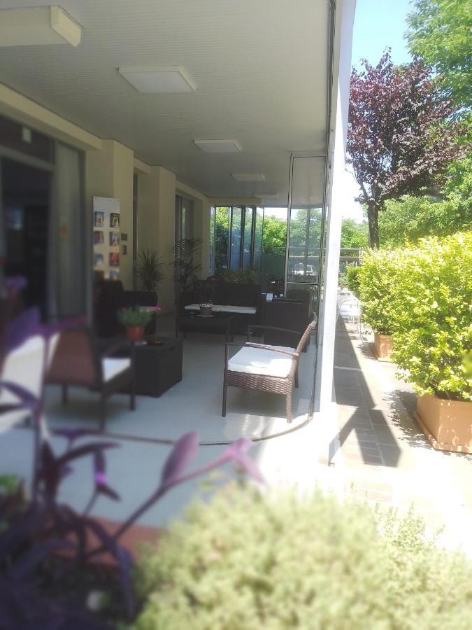 B&B - Meuble' - Hotel " Cordiale " 米萨诺阿德里亚蒂科 外观 照片