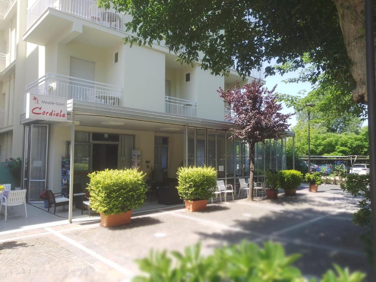 B&B - Meuble' - Hotel " Cordiale " 米萨诺阿德里亚蒂科 外观 照片