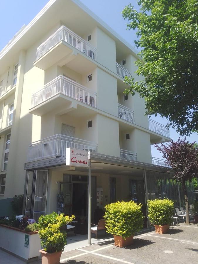 B&B - Meuble' - Hotel " Cordiale " 米萨诺阿德里亚蒂科 外观 照片