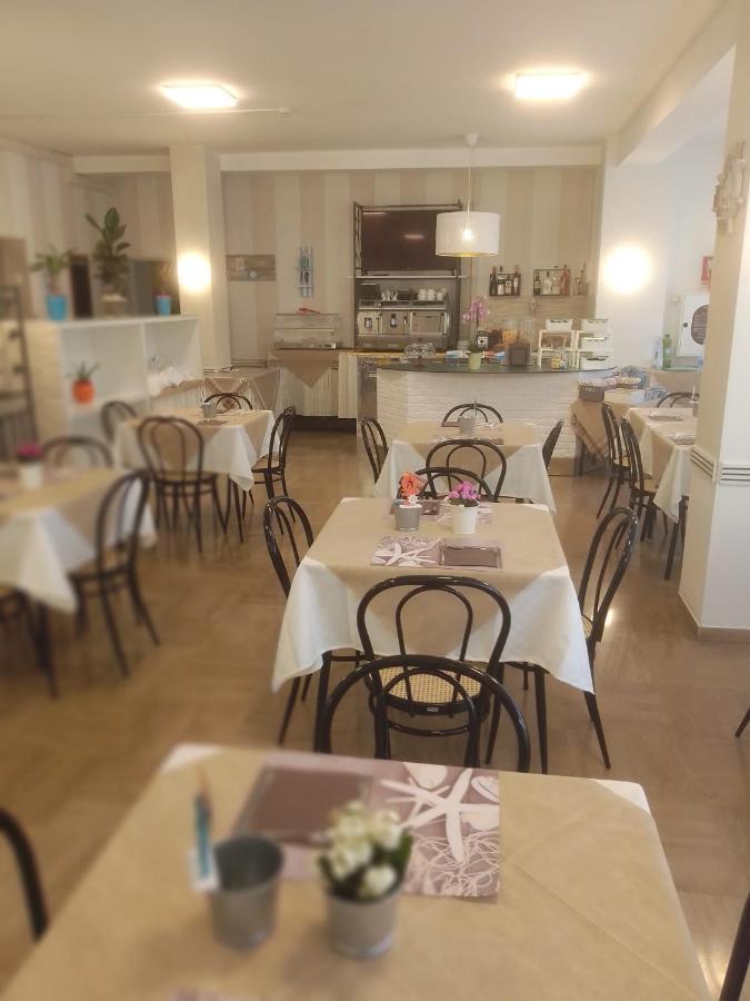 B&B - Meuble' - Hotel " Cordiale " 米萨诺阿德里亚蒂科 外观 照片