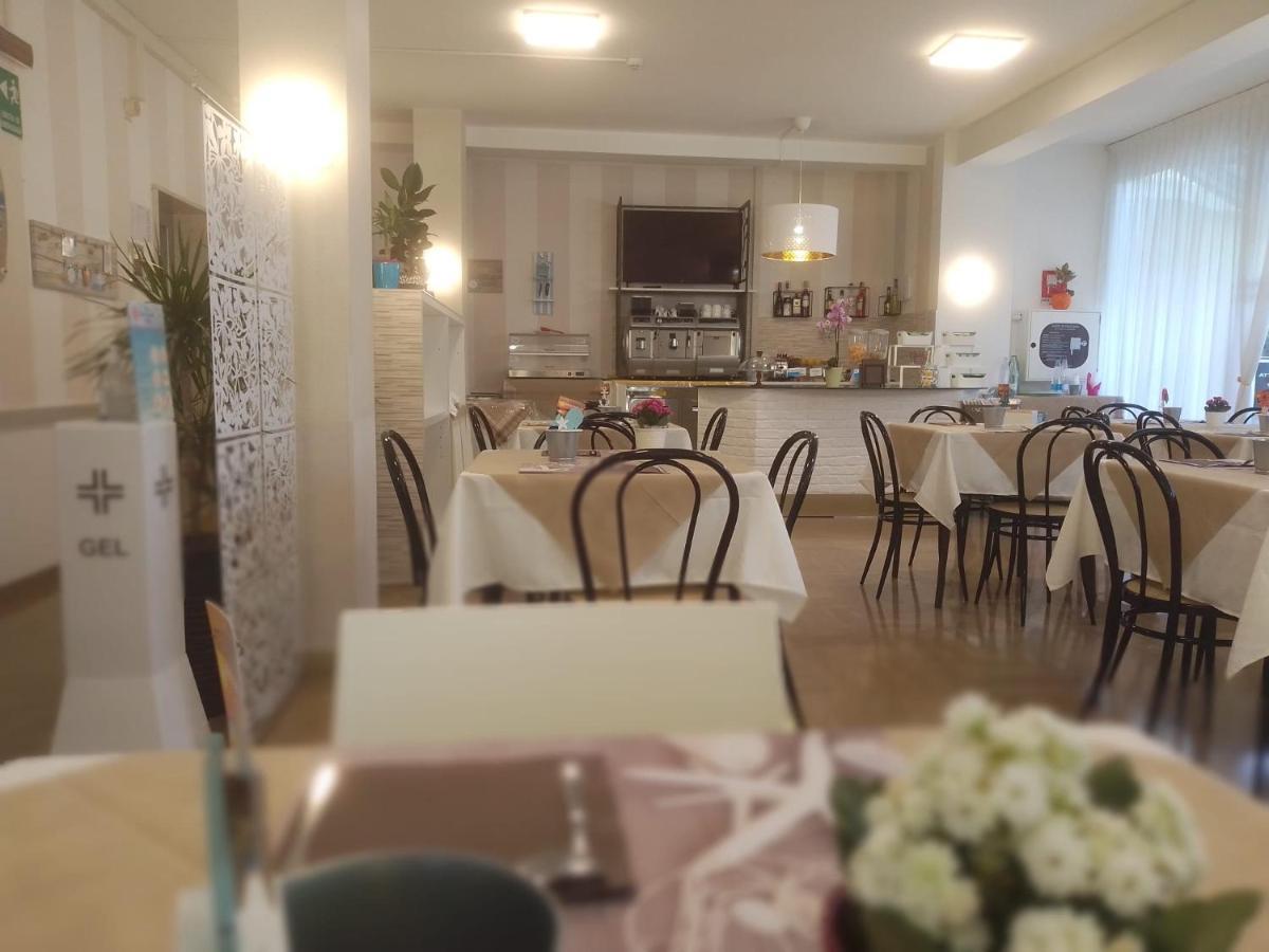 B&B - Meuble' - Hotel " Cordiale " 米萨诺阿德里亚蒂科 外观 照片