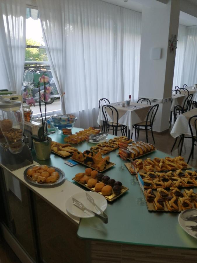 B&B - Meuble' - Hotel " Cordiale " 米萨诺阿德里亚蒂科 外观 照片