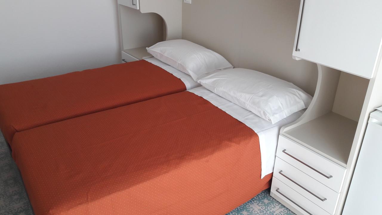 B&B - Meuble' - Hotel " Cordiale " 米萨诺阿德里亚蒂科 外观 照片