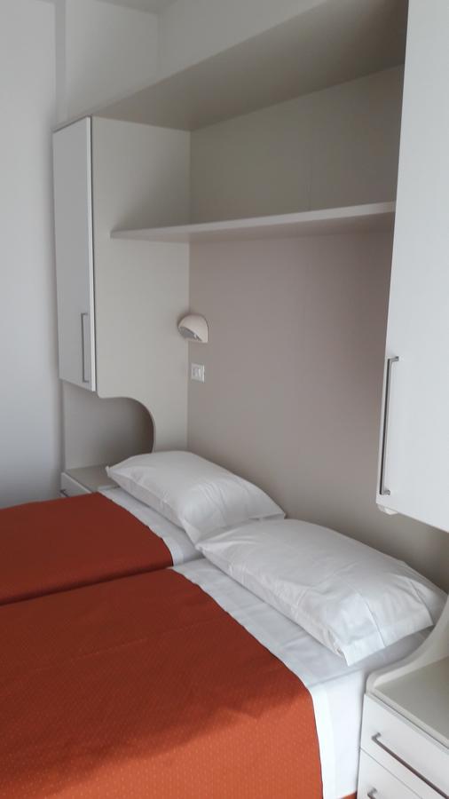B&B - Meuble' - Hotel " Cordiale " 米萨诺阿德里亚蒂科 外观 照片