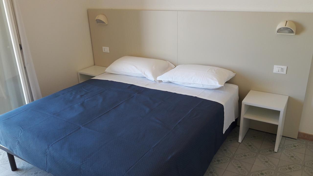 B&B - Meuble' - Hotel " Cordiale " 米萨诺阿德里亚蒂科 外观 照片