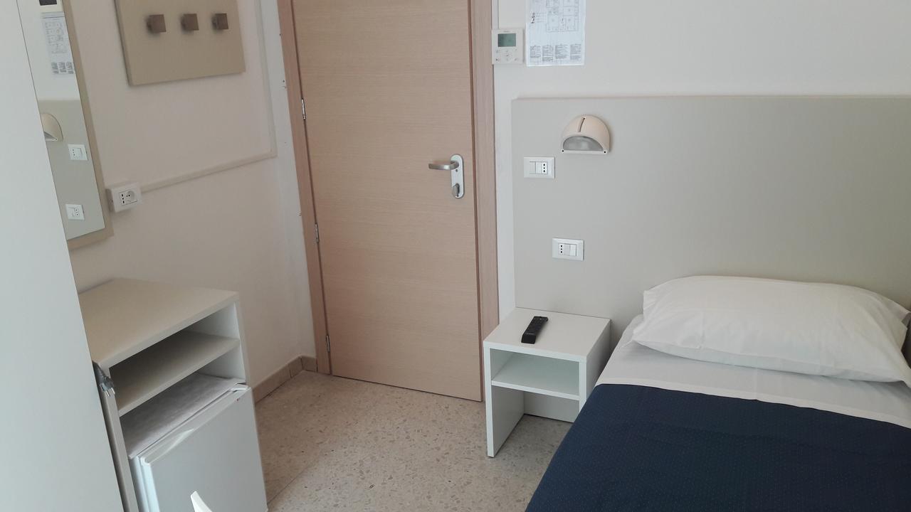 B&B - Meuble' - Hotel " Cordiale " 米萨诺阿德里亚蒂科 外观 照片