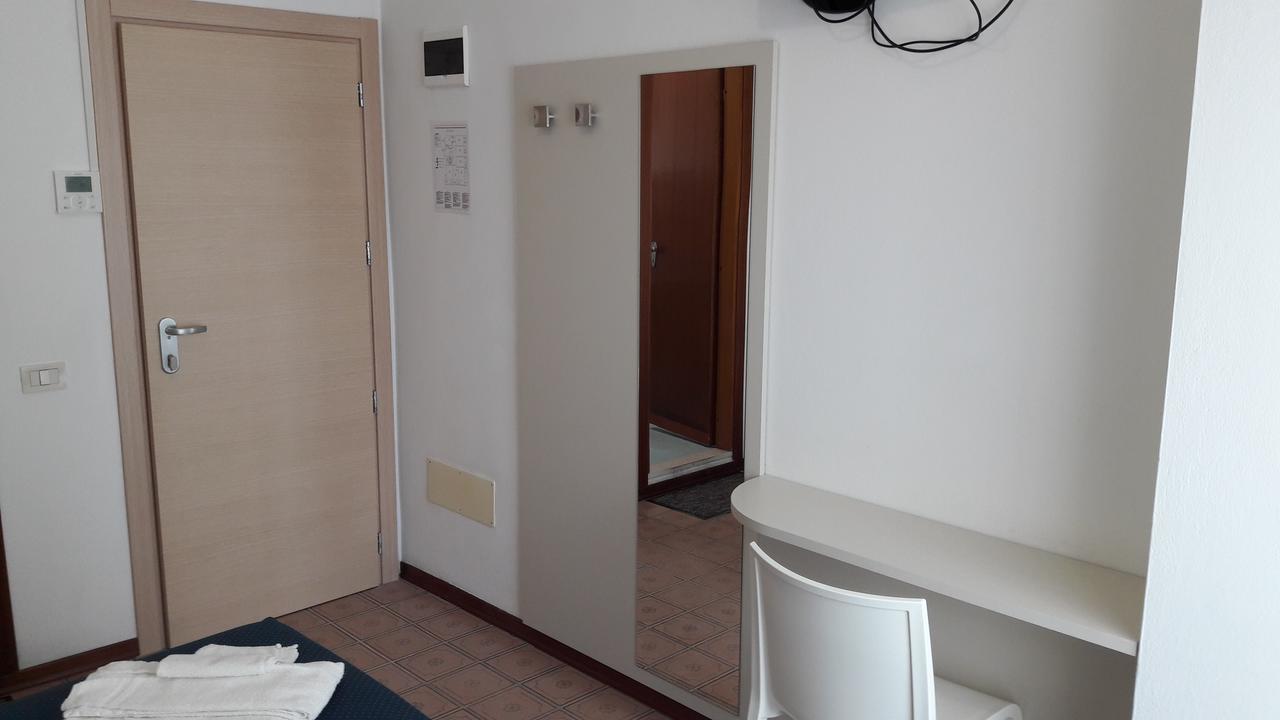 B&B - Meuble' - Hotel " Cordiale " 米萨诺阿德里亚蒂科 外观 照片