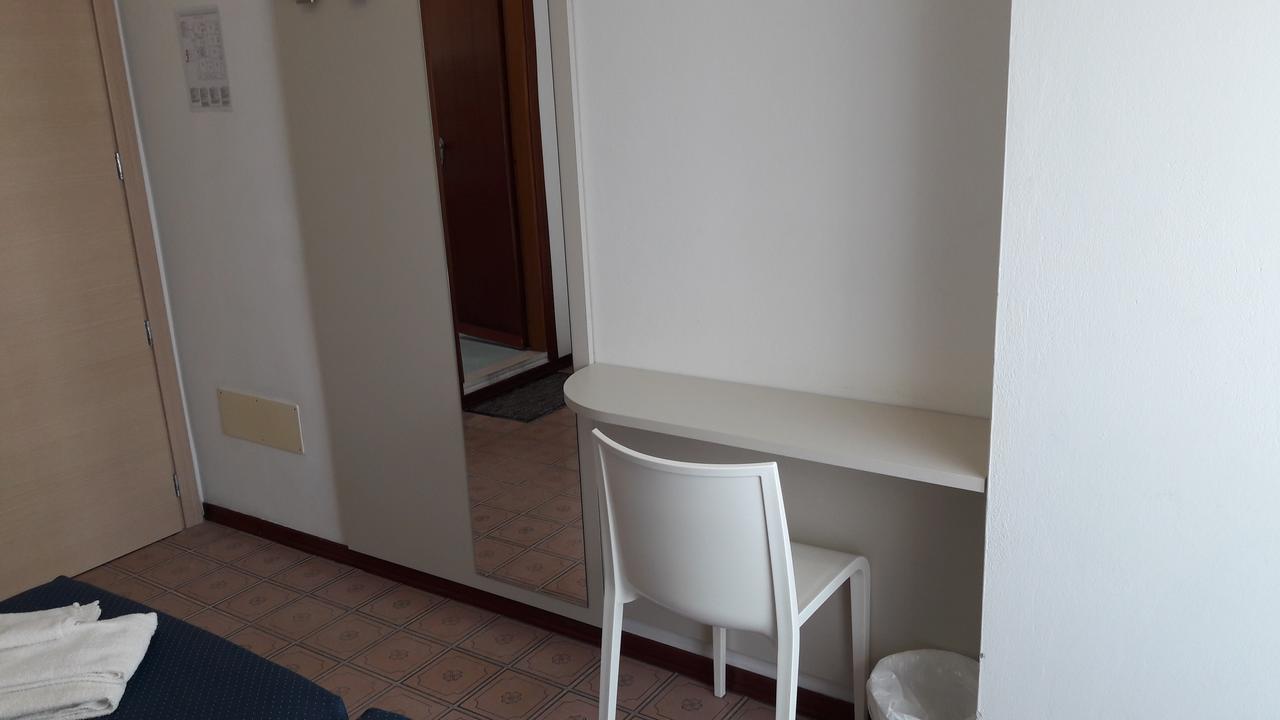 B&B - Meuble' - Hotel " Cordiale " 米萨诺阿德里亚蒂科 外观 照片