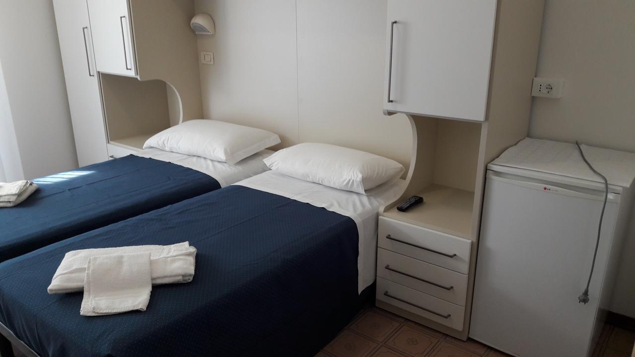 B&B - Meuble' - Hotel " Cordiale " 米萨诺阿德里亚蒂科 外观 照片